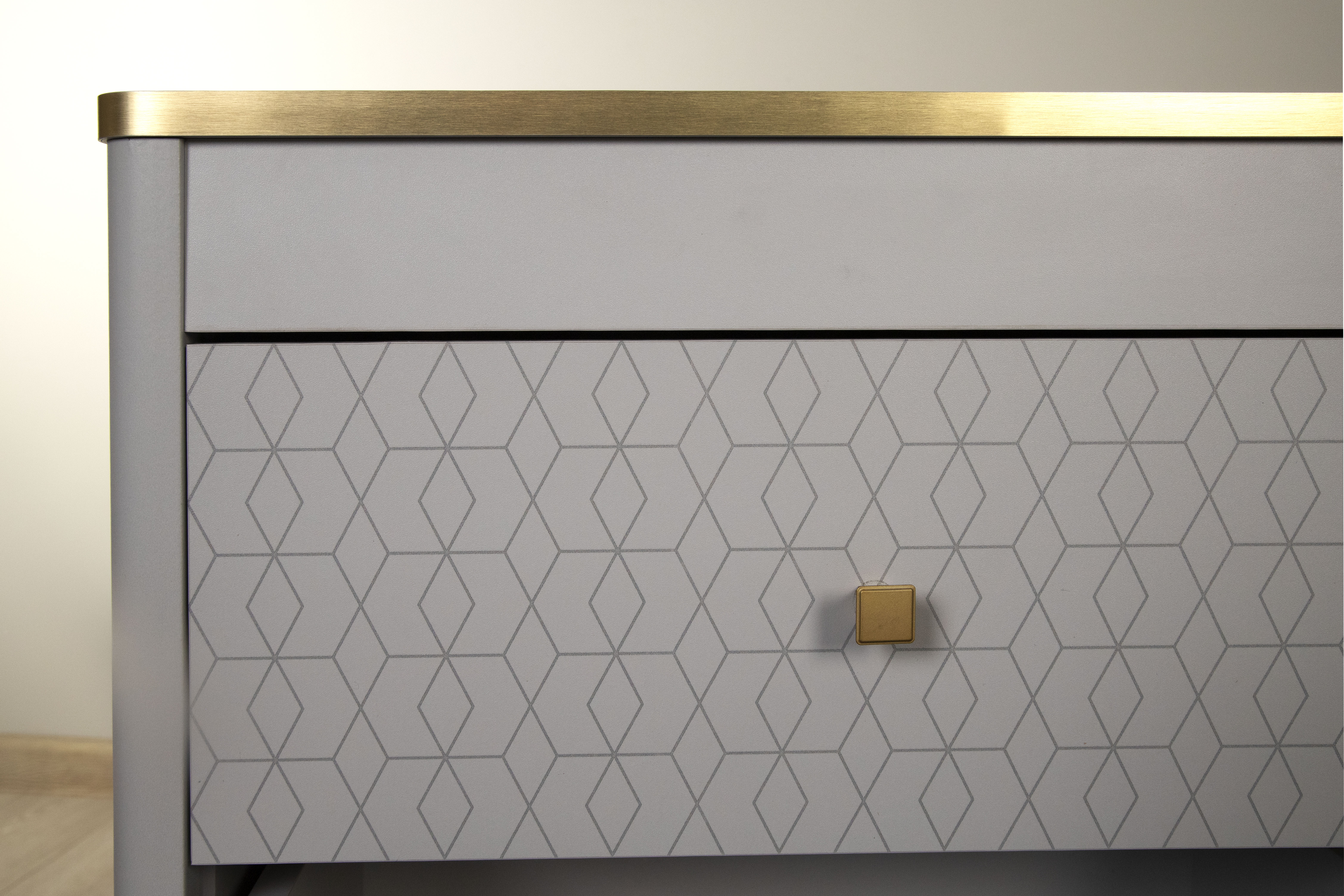 Комод 65.01 "Антре" (серый / золото)