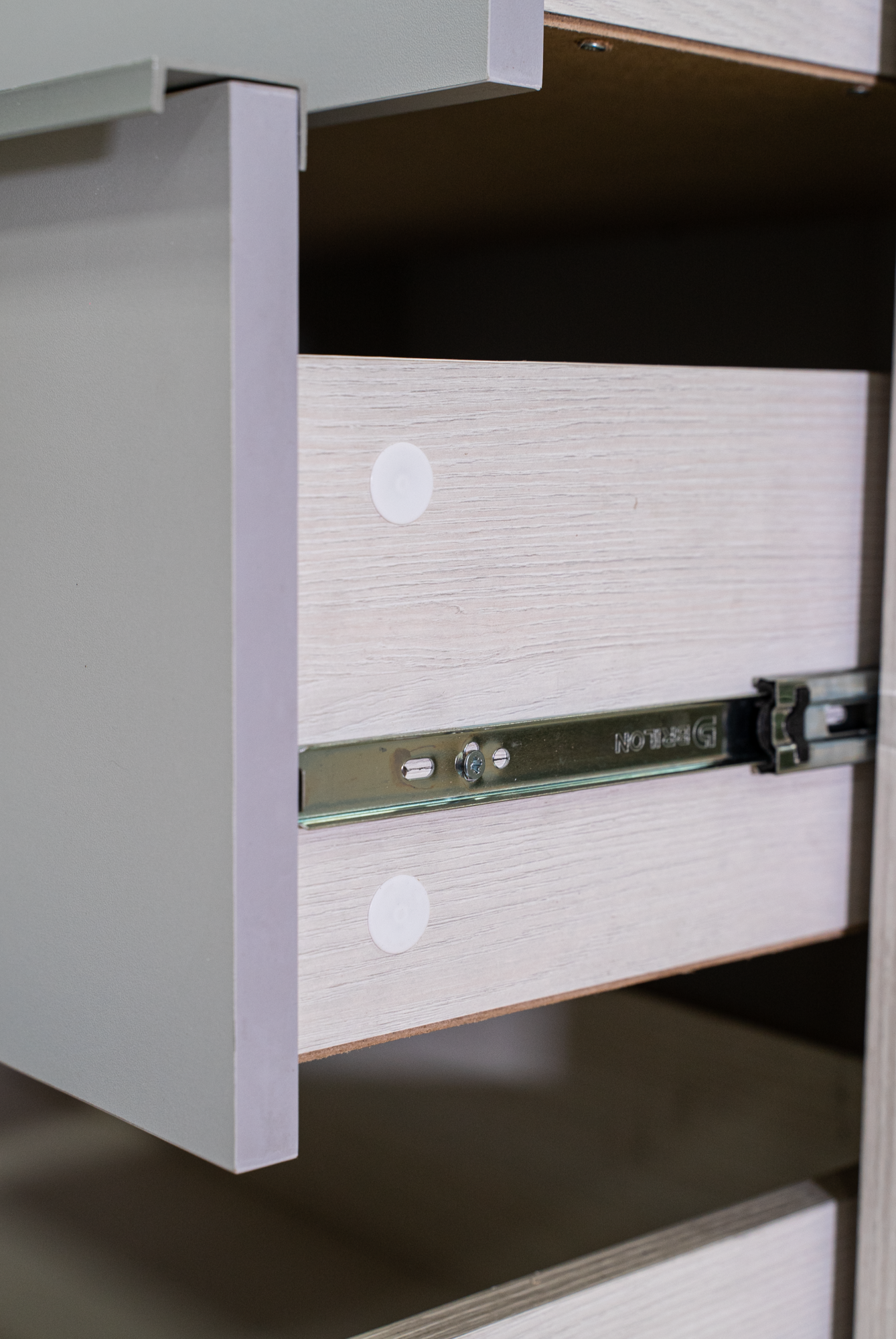 Комод 57.04 "Аданте" (ясень анкор светлый / серый)